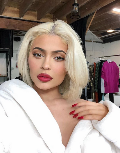 kylie jenner platinum blonde