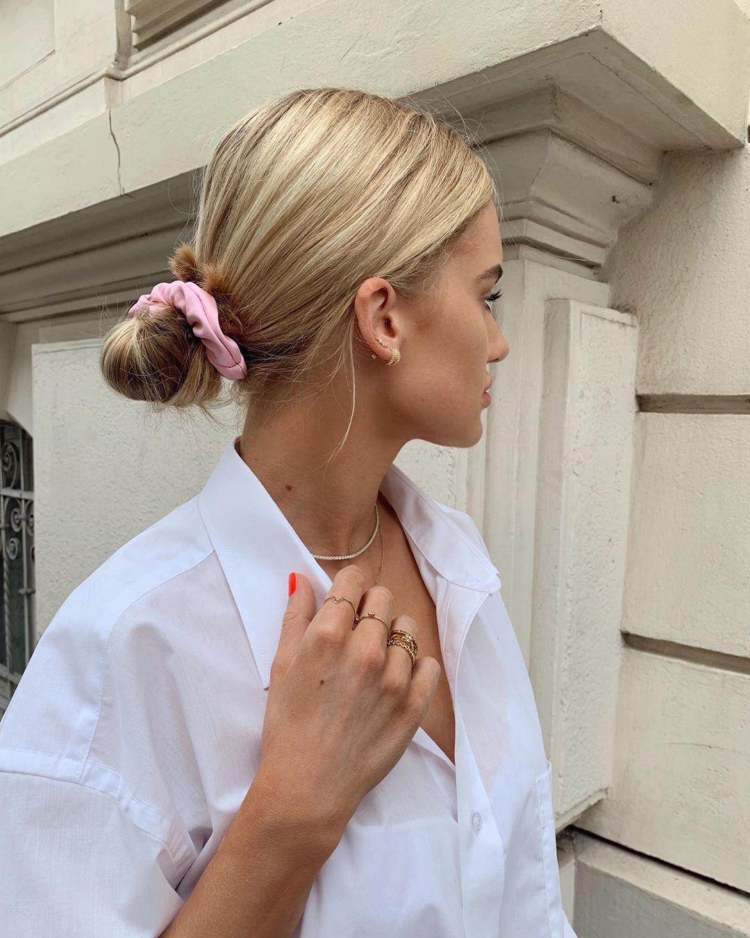 25-best-scrunchies-to-wear-now-hair-accessory-trend-2019-instagram-hairstyle-inspiration-viktoria-hutter-le-fashion-blog