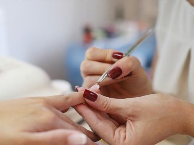 ΜΑΝΙΚΙΟΥΡ ΠΕΝΤΙΚΙΟΥΡ ΠΕΙΡΑΙΑΣ | T & K NAILS